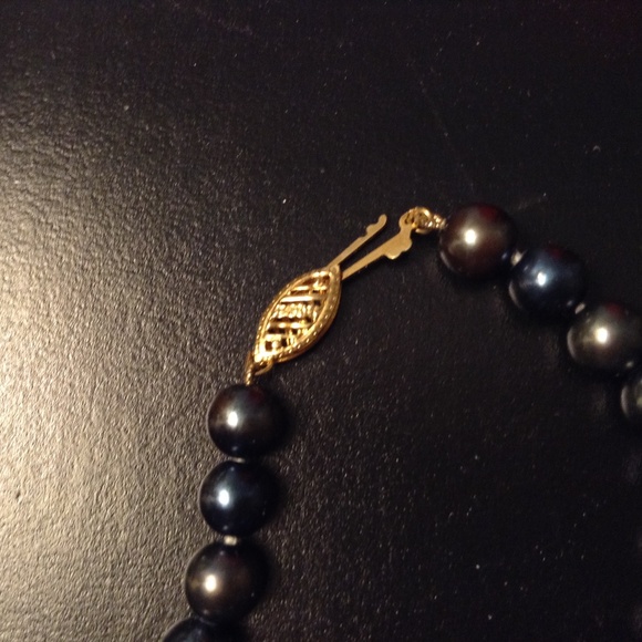 Black Pearl Necklace 14 Carat Gold Clasp Closure Eighteen Inches And Gift Box - Picture 3 of 4